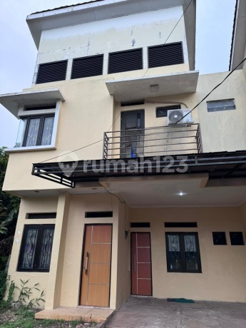 Rumah 2 Lt, Hdp. Utara, Semi Furnished, dlm Cluster di Cagar Alam Rumah 2 Lt, Hdp. Utara, Semi Furnished, dlm Cluster di Cagar Alam