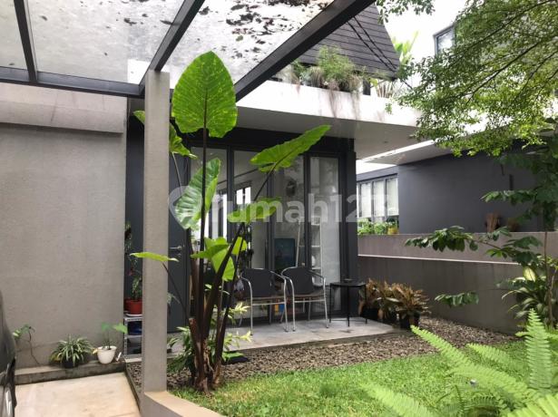 Rumah 2Lt, Semi Furnished, Hdp Selatan, di Prmhn YVE Habitat Limo Rumah 2Lt, Semi Furnished, Hdp Selatan, di Prmhn YVE Habitat Limo