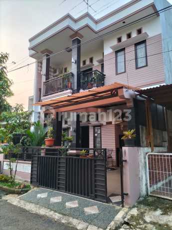 Rumah 2.5Lt, Hdp. Selatan, Semi Furnished, Prmhn Griya Depok Asri Rumah 2.5Lt, Hdp. Selatan, Semi Furnished, Prmhn Griya Depok Asri
