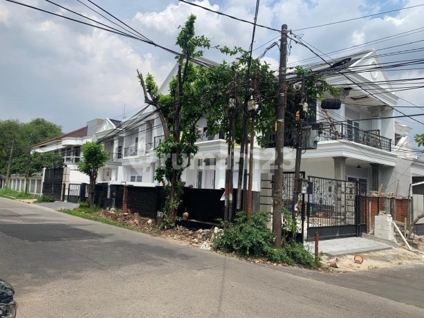 Rumah Brand New 2 Lantai Posisi Hook di Komplek Megapolitan Cinere Estate Depok Rumah Brand New 2 Lantai Posisi Hook di Komplek Megapolitan Cinere Estate Depok