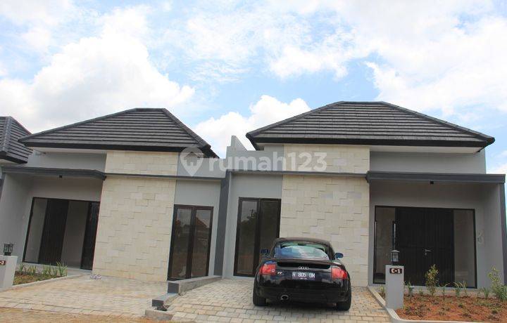 Rumah Baru SHM di Manru Regency Sendangmulyo, Semarang
