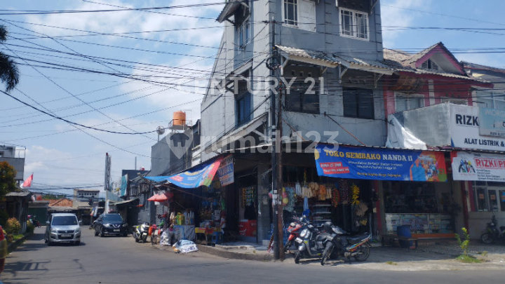 Strategic Shophouse in a Busy Residential Area of Gaperi 2 Karadenan Cibinong