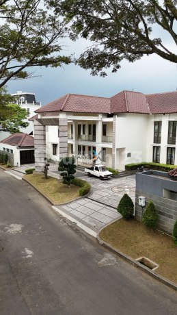 Grand House With Private Pool In Ijen Nirwana, Malang Grand House With Private Pool In Ijen Nirwana, Malang