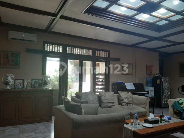 Rumah 2 Lantai Bagus di Senopati Jakarta Selatan Rumah 2 Lantai Bagus di Senopati Jakarta Selatan