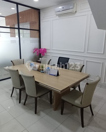 Ruko Mewah Furnished Siap Pakai di Singgasana Pradana, Bandung Ruko Mewah Furnished Siap Pakai di Singgasana Pradana, Bandung