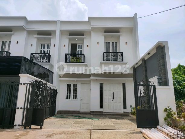Rumah Mewah Baru Gaya American Classic Di Duren Sawit Rumah Mewah Baru Gaya American Classic Di Duren Sawit