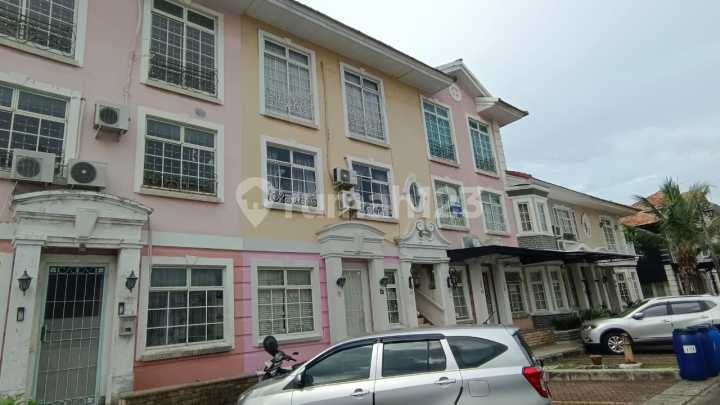 For quick sale, 2-story townhouse in Taman Paris, Lippo Karawaci.