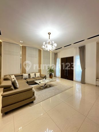 Owner wants quick release! 10x20 2.5 story house, fully furnished, high quality!