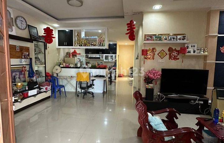 Dijual Rumah Semi Furnished di Jalan Livia Garden , Batam Centre
