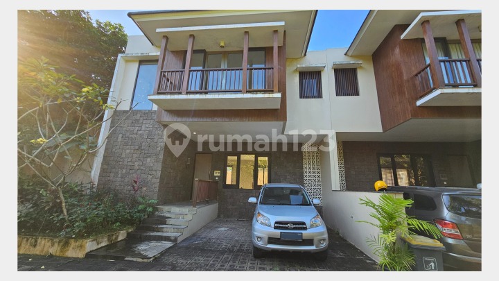 Villa di Newland Strategis Dekat dengan Pantai Kuta Jimbaran Badung, Bali