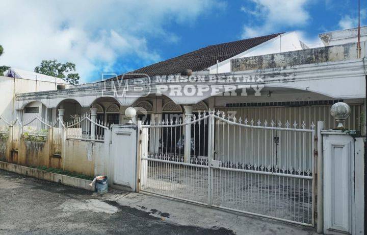 RUMAH LUAS LOKASI STRATEGIS TENGAH KOTA DI TAMAN POLONIA MEDAN (FB)