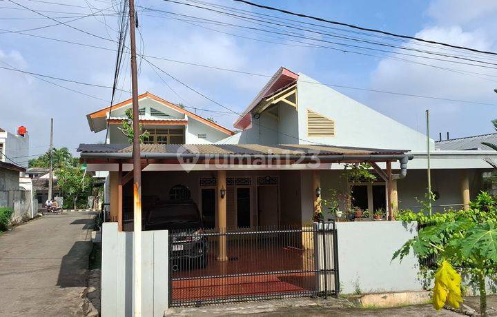 Dijual rumah Hoek di Pondok Jatimurni hanya 750 m dari pintu tol Jatiwarna. 