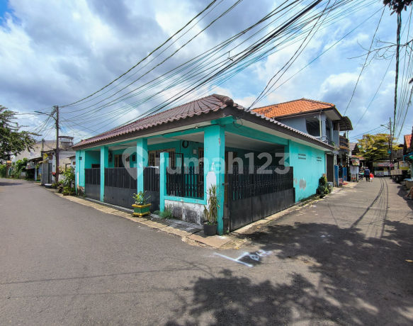 Rumah 4 Kamar Tidur SHM 5 Menit ke Gerbang Tol Ciledug J-42274