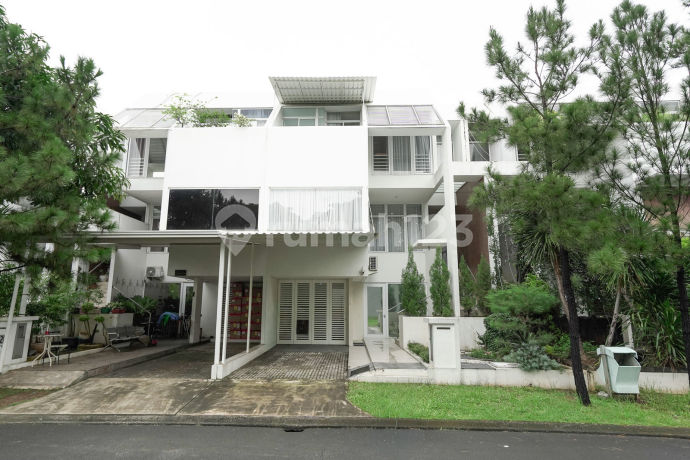 Beautiful 3-Story House Flood-Free 10 Minutes to Taman Harapan Baru Hospital Ready for Mortgage J20618
