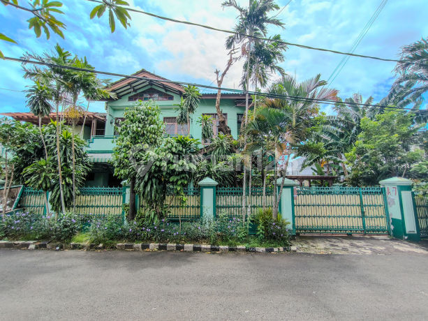 Rumah 9 Kamar Tidur Hadap Utara 9 Menit ke Lippo Mall Puri J-46206