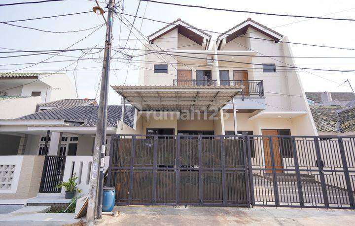 Rumah SHM 2 Lt Bebas Banjir 10 menit ke Plaza Taman Harapan Baru J25828