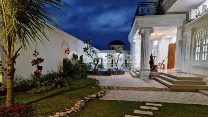 Rumah Sultan Bagus di Puri Arga Golf Bsb City Semarang, Bsb City