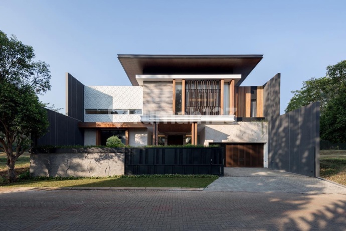 Modern Luxury House in the Elite Area of Puri Arga Golf BSB Semarang Modern Luxury House in the Elite Area of Puri Arga Golf BSB Semarang