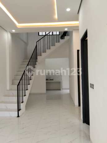 Dijual Rumah Cantik Sudah Direnovasi di Pondok Lestari