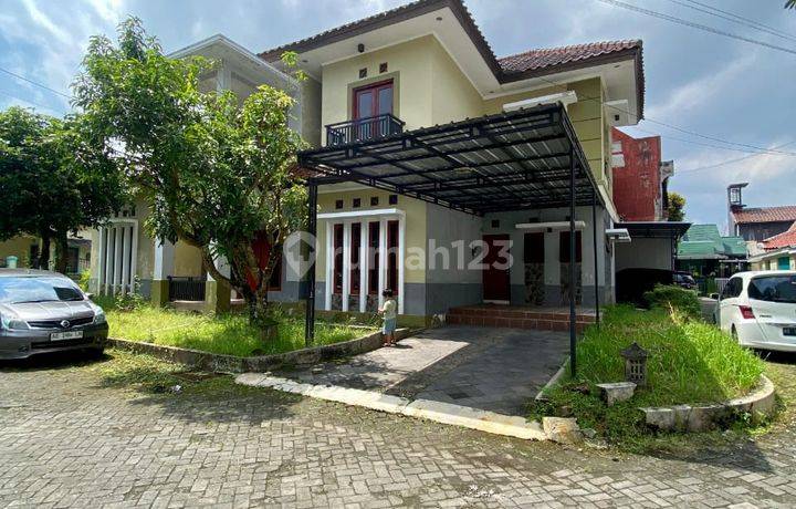 Banting Harga!dari 3,5 Milyar Jadi 2,2 Milyar!!!rumah Hook Dengan Tanah Luas Dalam Perumahan Di Jalan Magelang Km 16 Medari Margorejo Sleman 