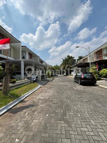 Rumah LUX MEWAH 2 LANTAI dalam Komplek PERUMAHAN ELITE BALE MULIA dekat RSA UGM Yogyakarta. 2 Lantai Rumah HGB Bagus Selatan