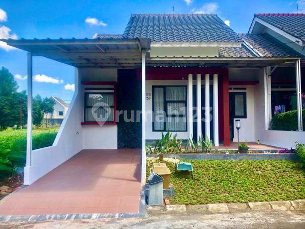 Dijual rumah bagus terawat siap huni strategis dan nyaman 