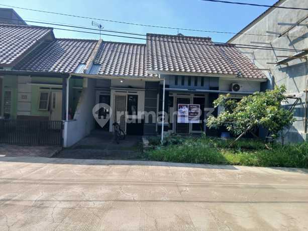 Dijual Cepat Rumah 4 Kamar Tidur Bagus Terawat Siap Huni Lokasi Strategis Sentul Bogor Dijual Cepat Rumah 4 Kamar Tidur Bagus Terawat Siap Huni Lokasi Strategis Sentul Bogor