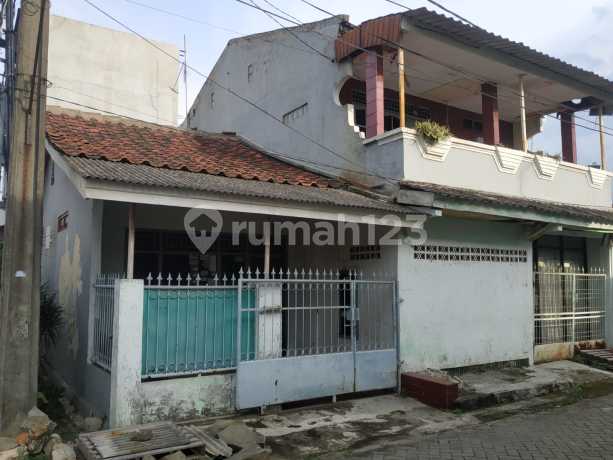 House in Villa Tangerang Indah, Gebangraya Village, Periuk District. Tangerang City
