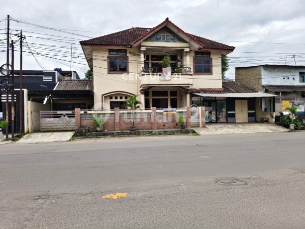 Hunian 2 Lantai Jalan Raya Brimob Serang