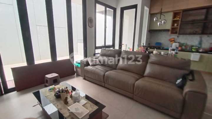 Dijual Rumah 2 Lantai di Setraduta Hegar Bandung Dijual Rumah 2 Lantai di Setraduta Hegar Bandung