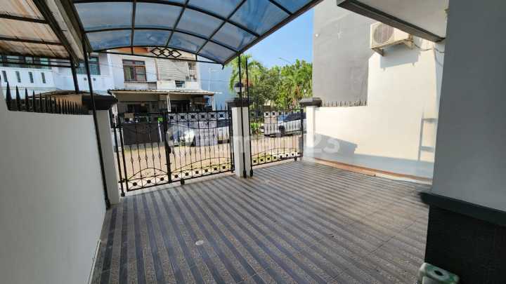 Termurah Rumah 2 ¼ Lt Di Daan Mogot Baru Jakarta