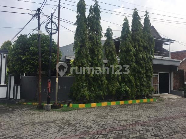 Rumah 2 Lantai Bagus SHM di Wisma Lidah Kulon, Surabaya