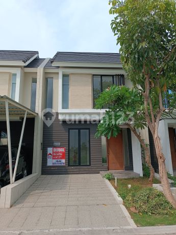 Rumah 2 Lantai di Northwest Lake Citraland Surabaya