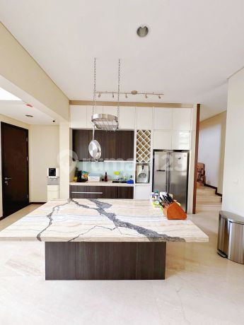 Jual Cepat, Jual Bu , Rumah di Navapark , Luas 220 M2, 10X22, 5 Kt