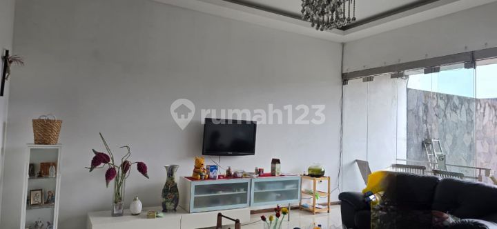 Dijual Rumah Bagus dan Siap Huni di Setra Duta Dijual Rumah Bagus dan Siap Huni di Setra Duta