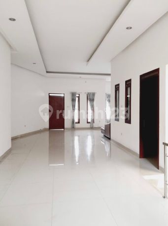 Rumah Modern Nyaman 2 Lantai di Taman Mekar Utama Rumah Modern Nyaman 2 Lantai di Taman Mekar Utama