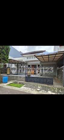 Dijual Rumah Minimalis dan Terawat di Singgasana Pradana Dijual Rumah Minimalis dan Terawat di Singgasana Pradana