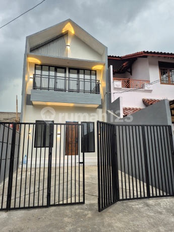 Rumah 2 Lantai 3 Kamar Ciputat Baru, Bebas Banjir Dekat Stasiun