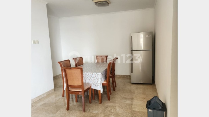 Dijual Cepat Murah 3BR Apartemen Beverly Tower Full Furnished