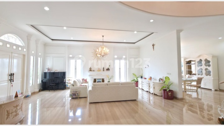 Rumah Mewah di Setraduta Semi Furnish Sangat Siap Pakai Sertifikat SHM Rumah Mewah di Setraduta Semi Furnish Sangat Siap Pakai Sertifikat SHM