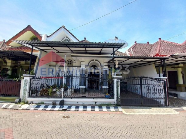 Rumah Dalam Perumahan Tepi Jalan Surabaya-Malang Rumah Dalam Perumahan Tepi Jalan Surabaya-Malang