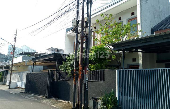 Rumah Modern Luas 200 M, Di Komplek Bppt Meruya,lokasi Strategis