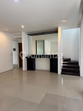 Rumah Eksklusif di Lingkungan Premiun Dekat Living World Mall