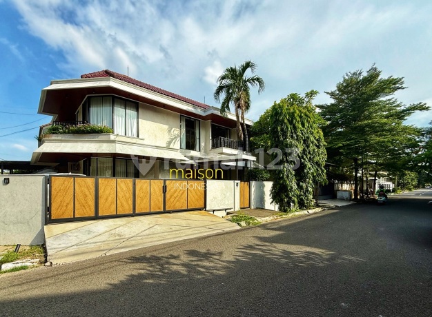 Rumah Cantik Siap Huni 5 Kamar Tidur Kawasan Nyaman