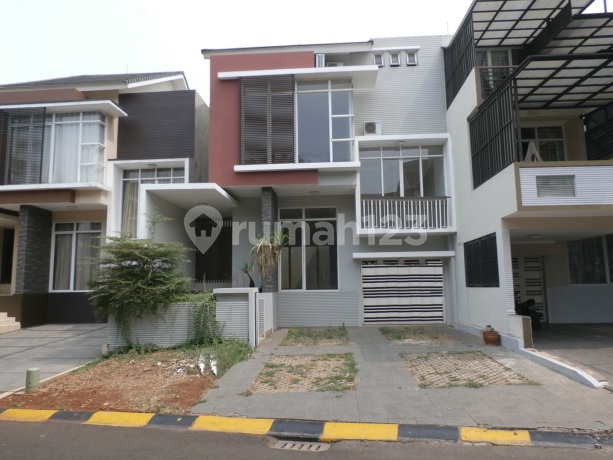 Rumah Butuh Renovasi di Jl. Kebayoran Terrace, Tangerang Selatan Rumah Butuh Renovasi di Jl. Kebayoran Terrace, Tangerang Selatan