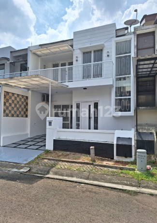 Rumah Siap Huni di Emerald Townhouse, Distrik Emerald