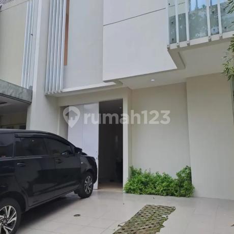 Jual Rumah Discovery Eola Bintaro Jaya Hoek