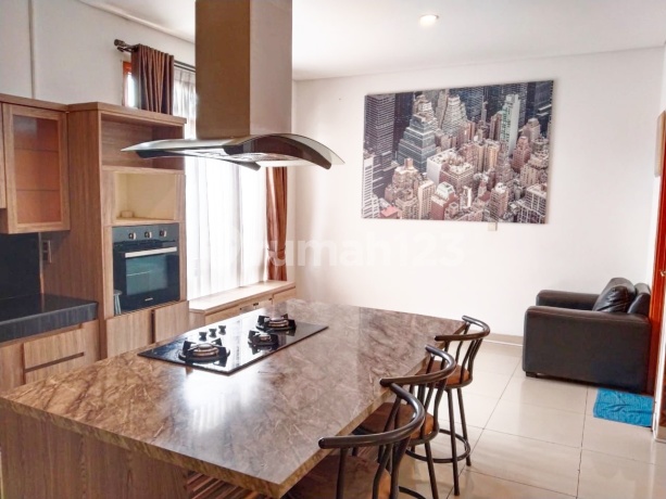 Rumah 3 Lantai Istana Pasteur Regency