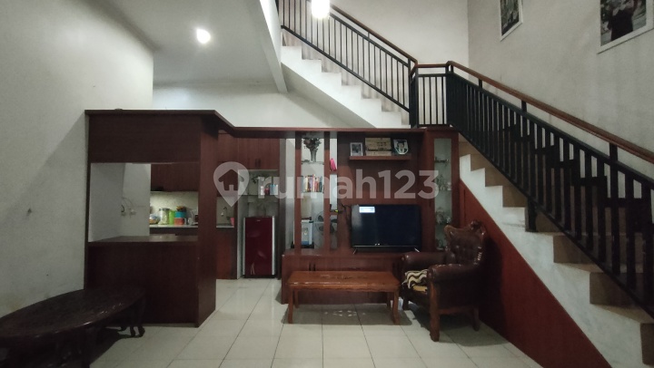 Rumah 2 Lantai di Komplek Buana Ciwastra Sari SHM Rumah 2 Lantai di Komplek Buana Ciwastra Sari SHM