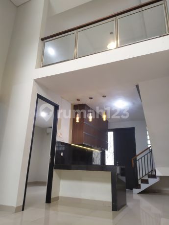 Rumah Ekslusif Kopo Safira Residence SHM Bebas Banjir Mezzanine Lantai Granit